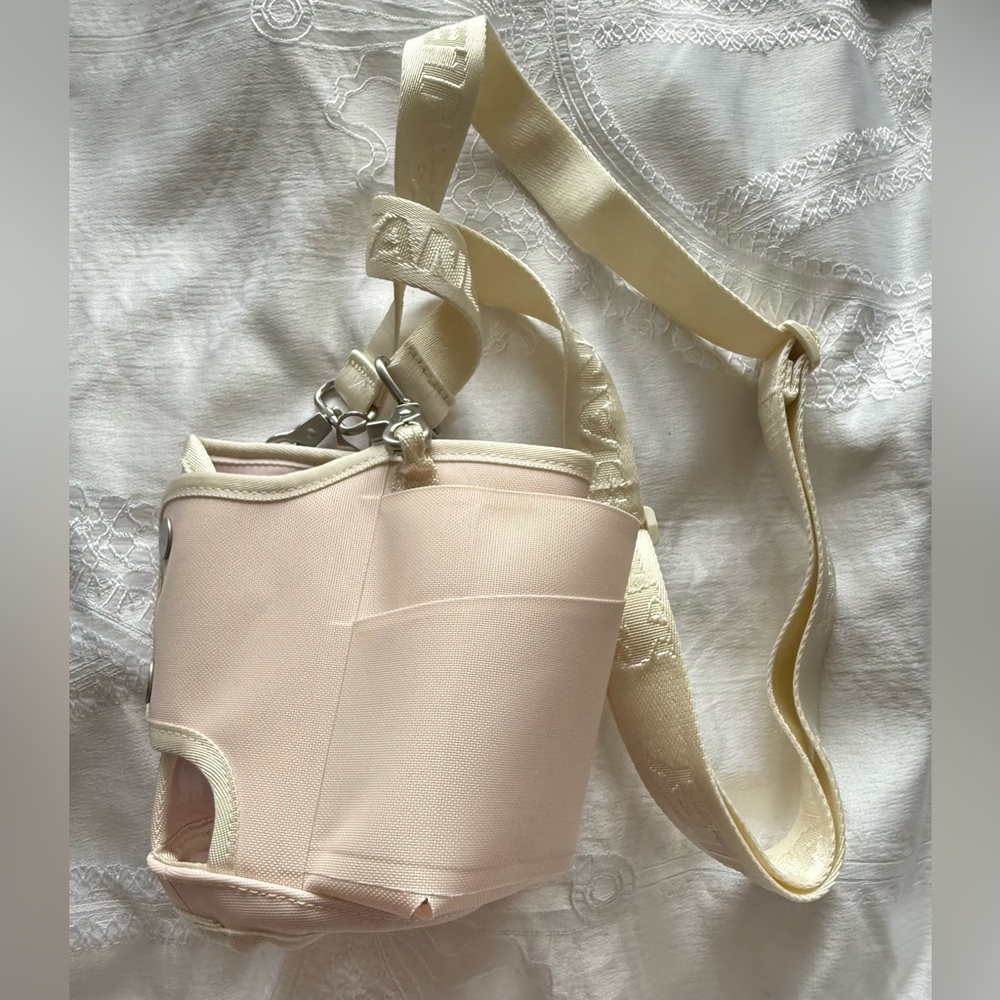 Stanley The All Day Quencher Carry-All shoulder strap cup holder - Rose Quartz - Picture 4 of 12